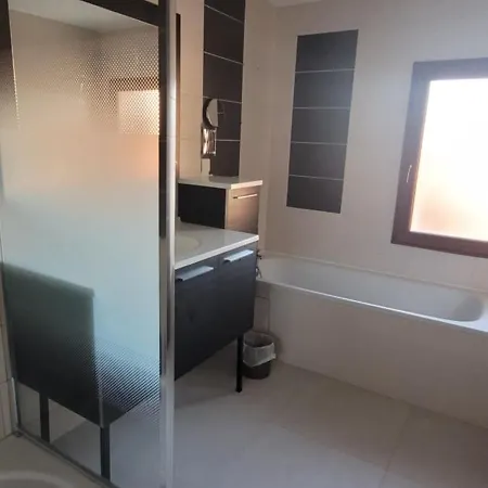 Holiday home Les Maisons Bareyre - Grandes Maisons Avec Terrasse Saint-Sandoux