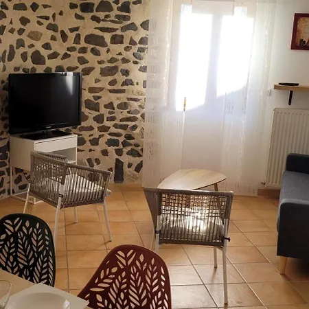 Holiday home Les Maisons Bareyre - Grandes Maisons Avec Terrasse Saint-Sandoux
