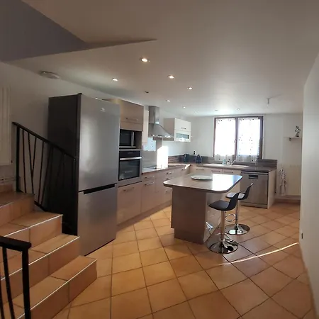 Holiday home Les Maisons Bareyre - Grandes Maisons Avec Terrasse Saint-Sandoux
