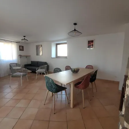 Holiday home Les Maisons Bareyre - Grandes Maisons Avec Terrasse Saint-Sandoux