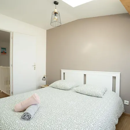 Holiday home Les Maisons Bareyre - Grandes Maisons Avec Terrasse Saint-Sandoux